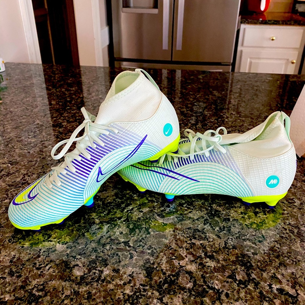 Nike Mercurial cleats size men 6 or women 7.5